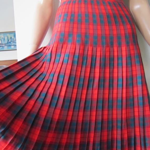 Vintage Aljean 60s red and green tartan pleated wool midi skirt made in Canada - Picture 10 of 16